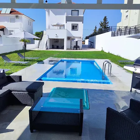 Maritsa Villa Pasztída